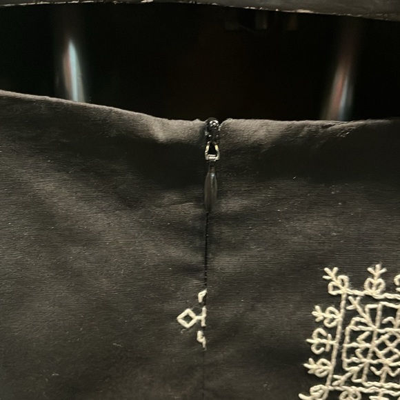 Laundry by Shelli Segal - Picture 5 of 11